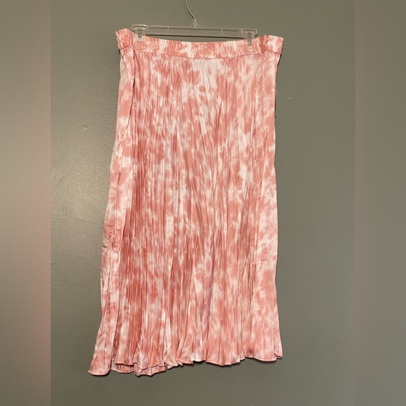 Brand New w/Tags!!  Time and True Satin-feel Pleated Pink and White Skirt XL - Picture 6 of 6